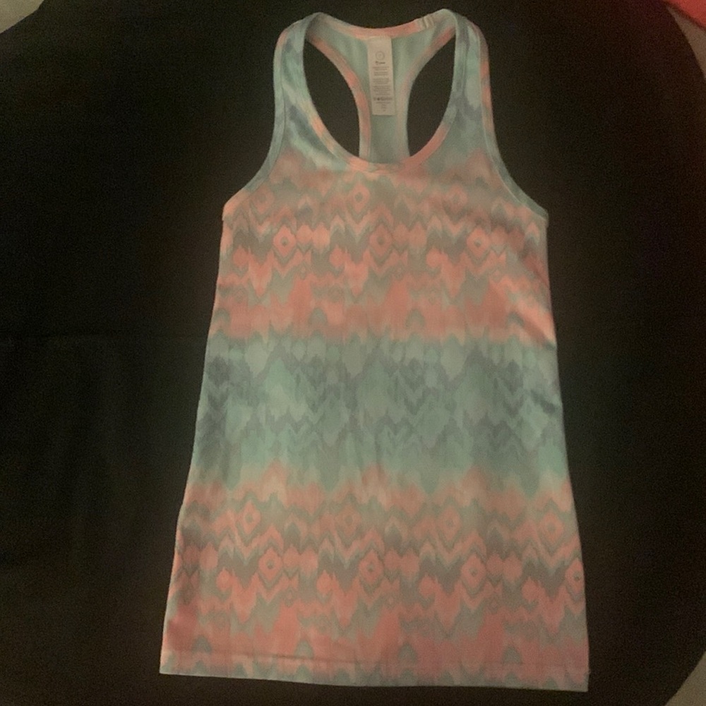 Ivivva Girls Size 7 tank in blue and pink pattern